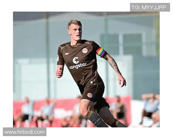 德甲联赛复赛，球迷翘首以待，热情期待比赛重启